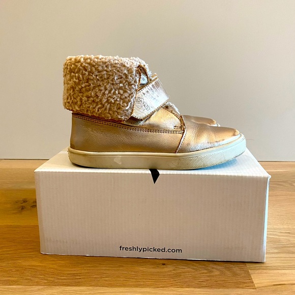 Freshly Picked Gold/Platinum Sherpa Boot - Picture 1 of 8